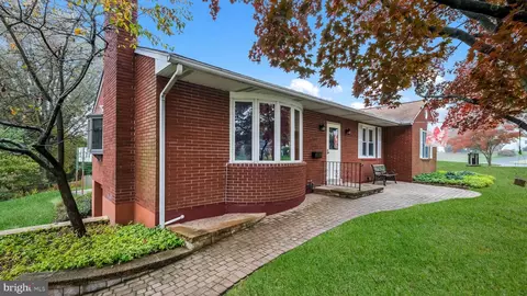 369 Sweetbriar Dr, Warminster, PA 18974