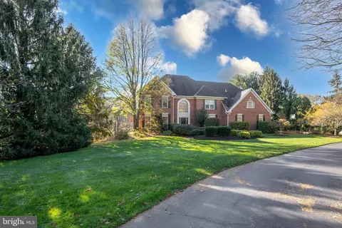 107 Whisper Wood Ct, Newtown, PA 18940
