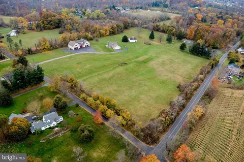 2040 Tumblebrook Rd, Coopersburg, PA 18036