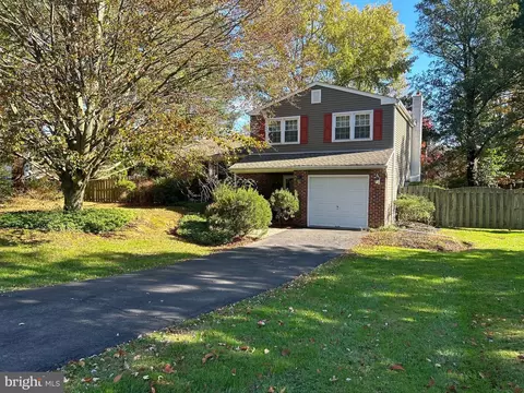 49 Lakeview Dr, Southampton, PA 18966