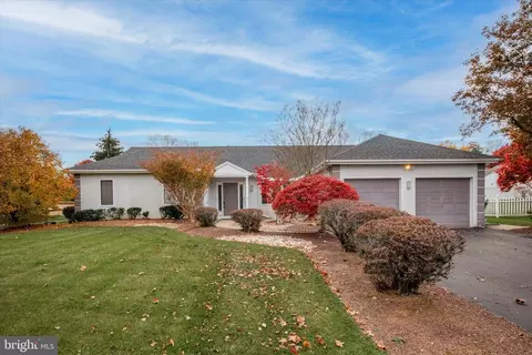 174 Greenbriar Ln, Newtown, PA 18940