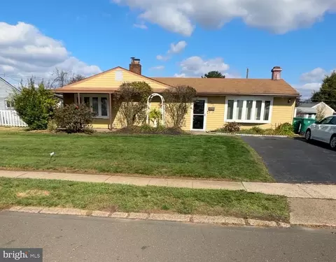 164 Farmbrook Dr, Levittown, PA 19055