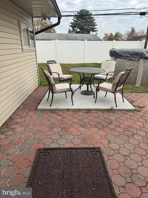 164 Farmbrook Dr, Levittown, PA 19055 photo 7