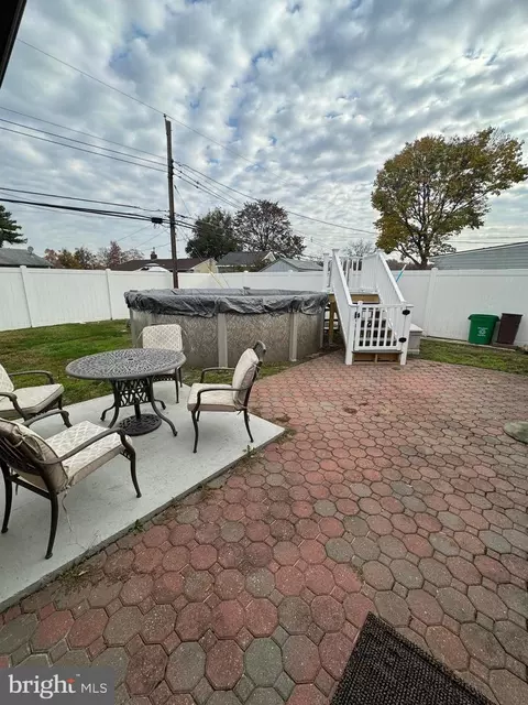 164 Farmbrook Dr, Levittown, PA 19055 photo 8