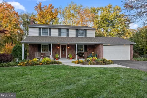 25 E Patricia Rd, Southampton, PA 18966