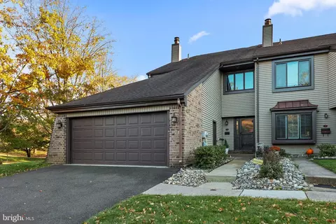 1 Farmington Pl, Newtown, PA 18940