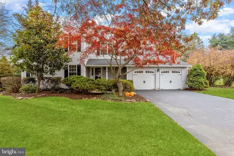 219 Burgundy Ln, Newtown, PA 18940