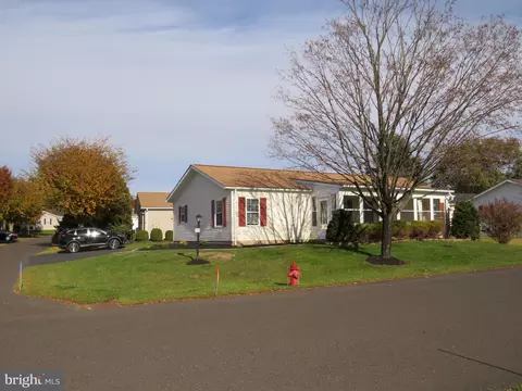 100 Acorn Ct E, New Hope, PA 18938