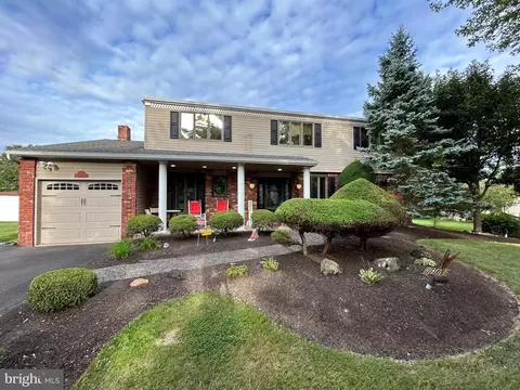 98 Redwood Dr, Richboro, PA 18954