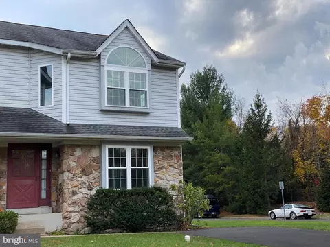 1 Pearl Dr, Doylestown, PA 18901