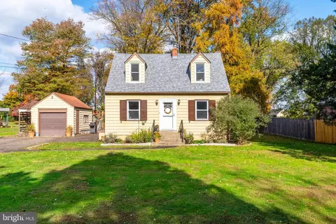 1089 Eagle Rd, Huntingdon Valley, PA 19006