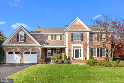 572 Heatons Mill Dr, Langhorne, PA 19047