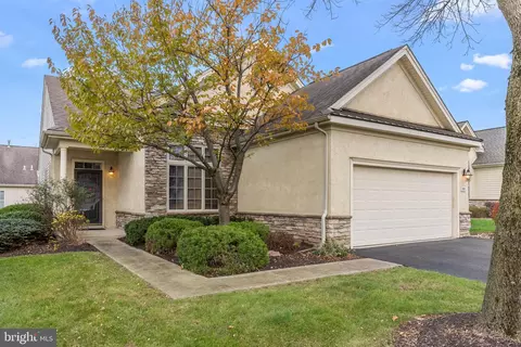 921 Laurens Ln, Warwick, PA 18974