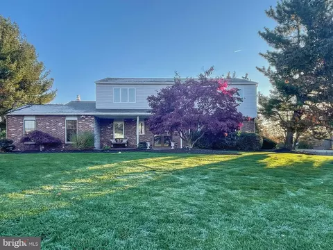 8 Adele Dr, Richboro, PA 18954 photo 2