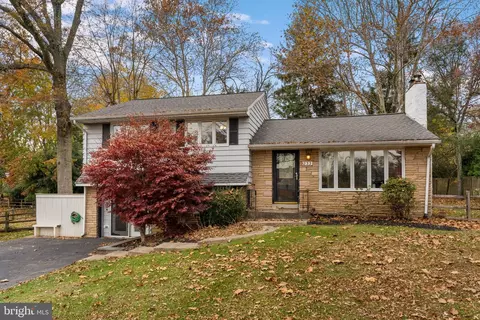 233 Forrest Dr, Chalfont, PA 18914