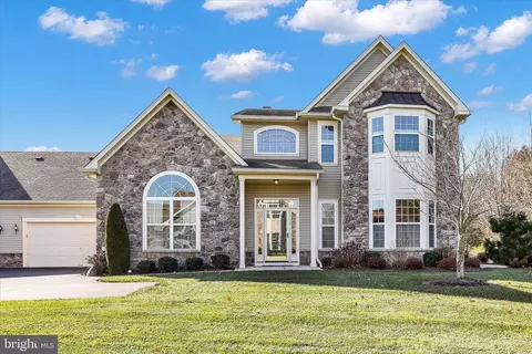 202 Willow Dr, Newtown, PA 18940