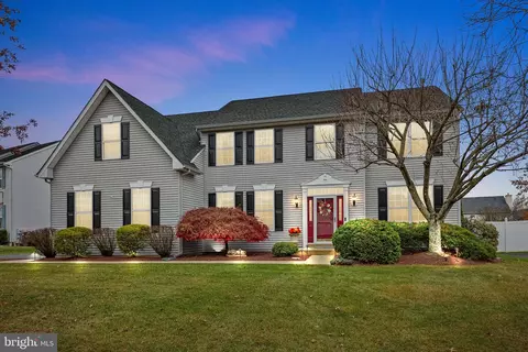 909 Red Coat Farm Dr, Chalfont, PA 18914