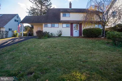 45 Greenbrier Rd, Levittown, PA 19057
