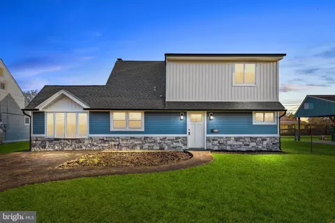 315 Appletree Dr, Levittown, PA 19055