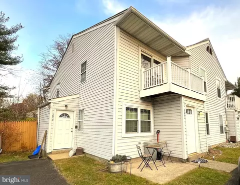 721 Timber Ln, Langhorne, PA 19047