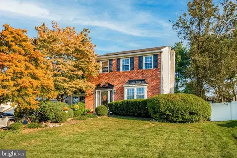 517 Newport Cir, Feasterville Trevose, PA 19053