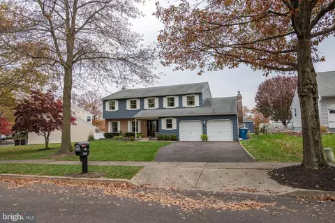 237 Holly Dr, Chalfont, PA 18914