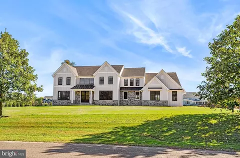 53 Belamour Dr, Washington Crossing, PA 18977