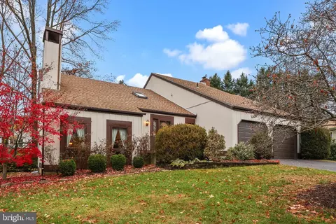 7 Brentwood Ct, Newtown, PA 18940