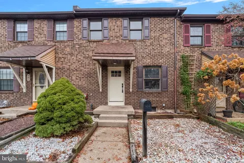 979 Gates Pl, Warminster, PA 18974