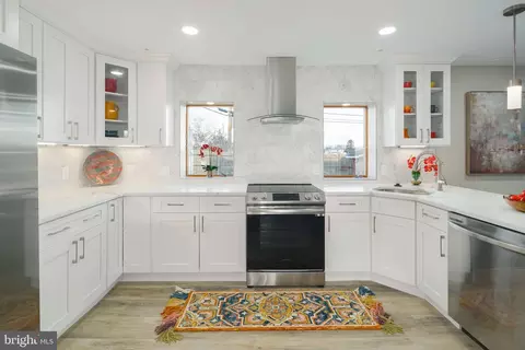 62 Pine Needle Rd, Levittown, PA 19056