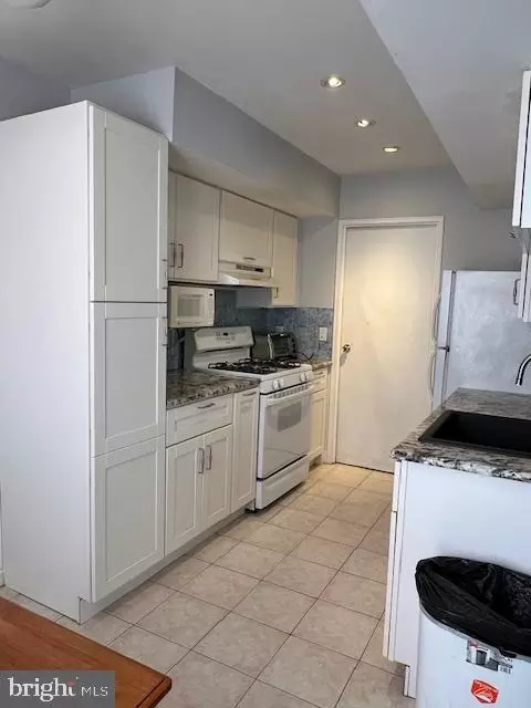 518 Germantown Ct, Warminster, PA 18974