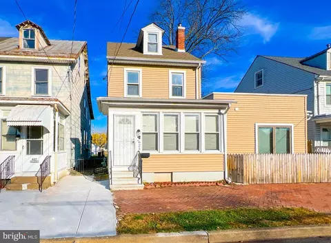 625 Pine St, Bristol, PA 19007