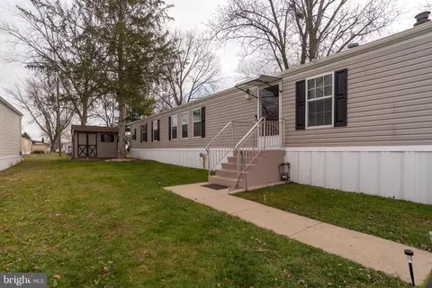7829 Hampton Dr, Morrisville, PA 19067