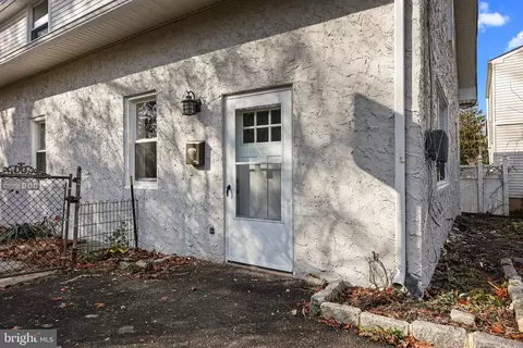 376 Juniper St, Warminster, PA 18974 photo 2
