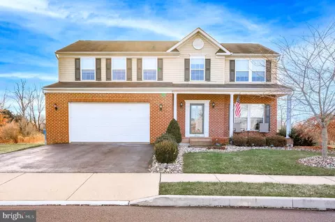 1913 Alamingo Dr, Quakertown, PA 18951