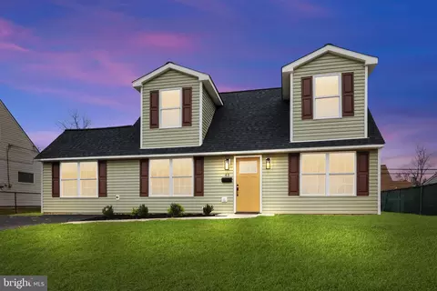 43 Mayflower Rd, Levittown, PA 19056