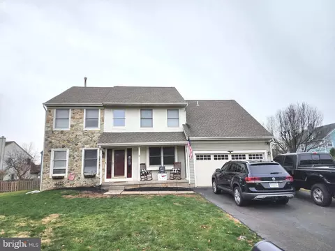 8 Bridal Rose Ct, Newtown, PA 18940