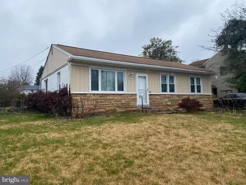 1430 S Meadowbrook Rd, Feasterville Trevose, PA 19053
