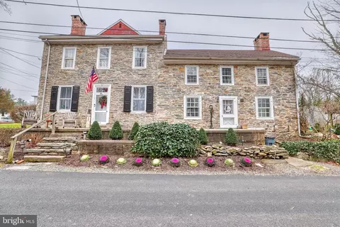 2 Water St, Hulmeville, PA 19047