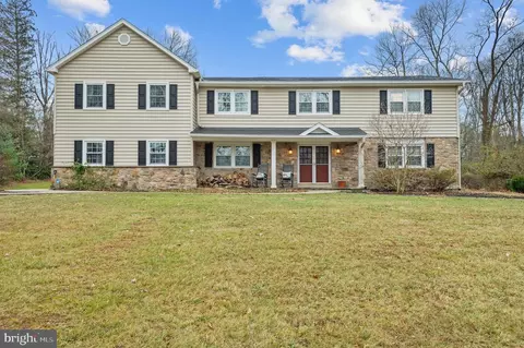 17 S Southwoods Ln, Doylestown, PA 18901