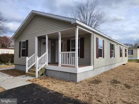221 Vaux Dr, Doylestown, PA 18901