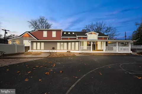 819 Kings Ln, Bensalem, PA 19020