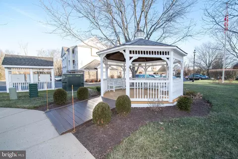 2 Falcon Dr #205, Holland, PA 18966