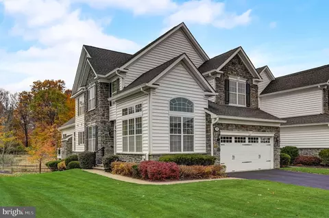 9 Brown Ln, Newtown, PA 18940