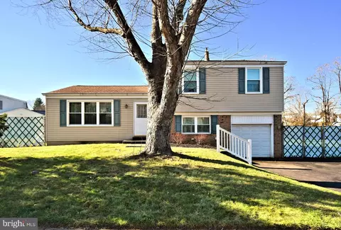 1427 Cambridge Pl, Bensalem, PA 19020