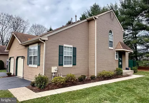 686 Tomlinson Ln, Yardley, PA 19067