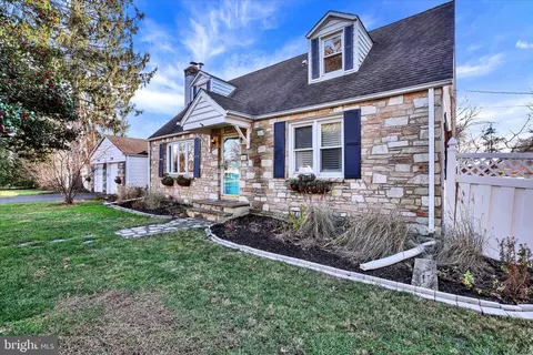16 Decou Dr, Yardley, PA 19067