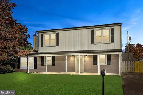 20 Narcissus Ln, Levittown, PA 19054