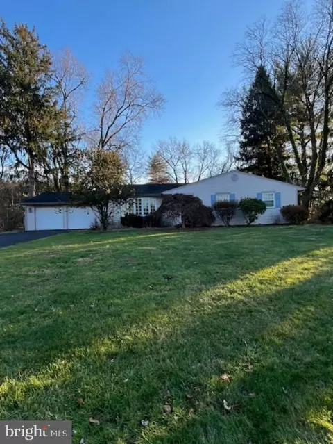 9 Highview Ln, Yardley, PA 19067
