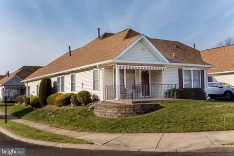 81 Avenrowe Ct, Fairless Hills, PA 19030